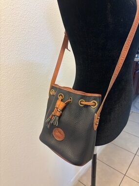 Dooney & Bourke Leather Bucket Bag Crossbody Black Tan
